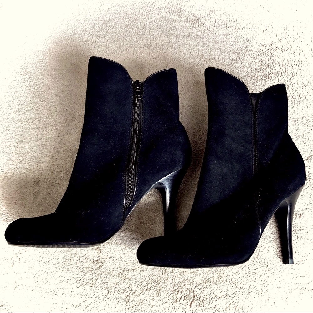 Chinese Laundry Black Suede like High Heel Booties Side Zipper 3” Heel Size 8